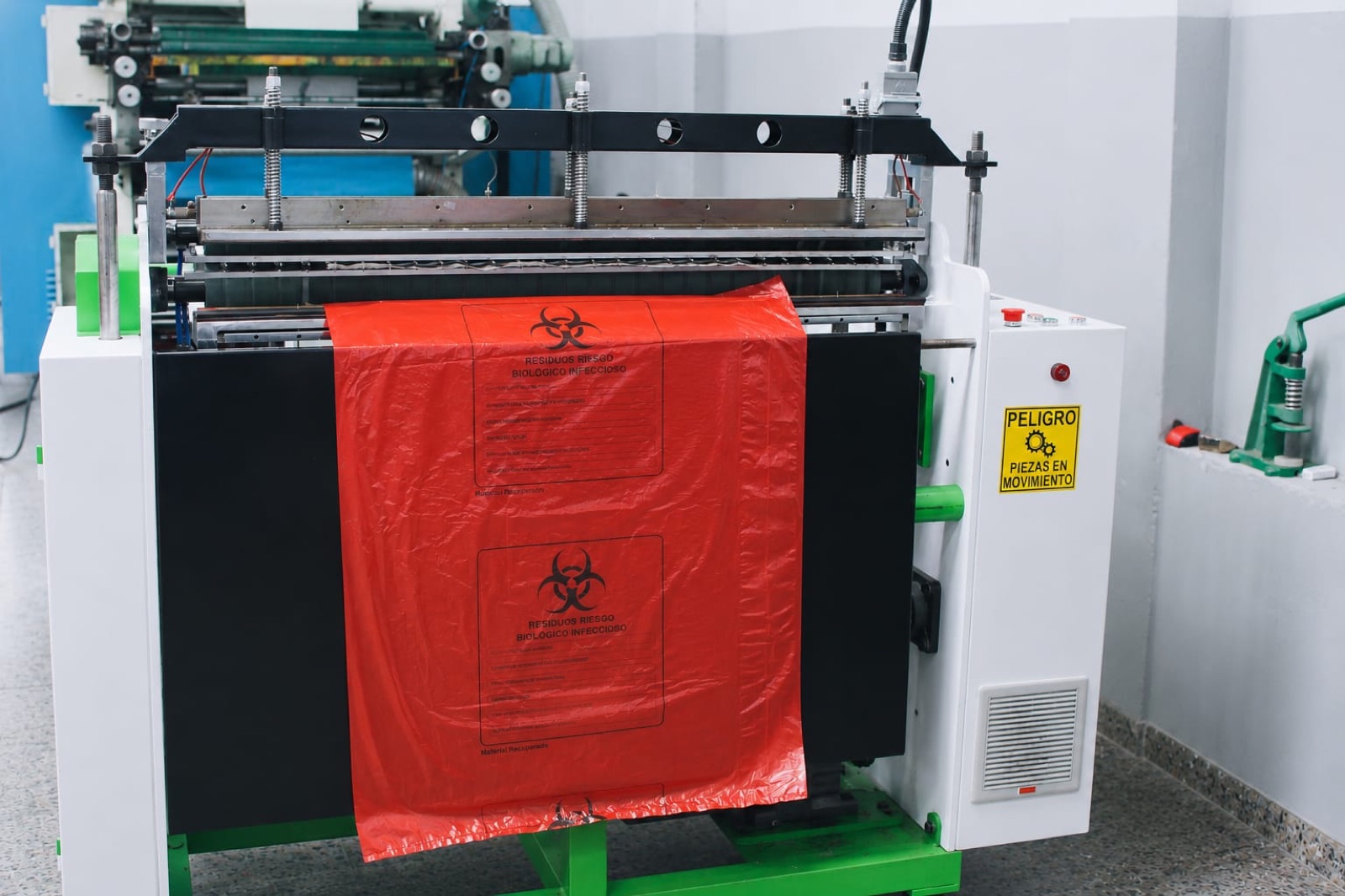 Bolsa roja para residuos con riesgo biológico infeccioso — línea hospitalaria de Plásticos AA